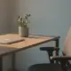 Aufgeraeumter Schreibtisch am Feierabend, Beschaeftigungsverbot Gehalt