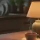 Geschlossenes Muttiheft am Abend unter der Lampe, Eintrag verstehen