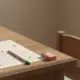 Ausgedrucktes Rätselblatt mit Bleistift und Radiergummi, Sudoku für Kinder